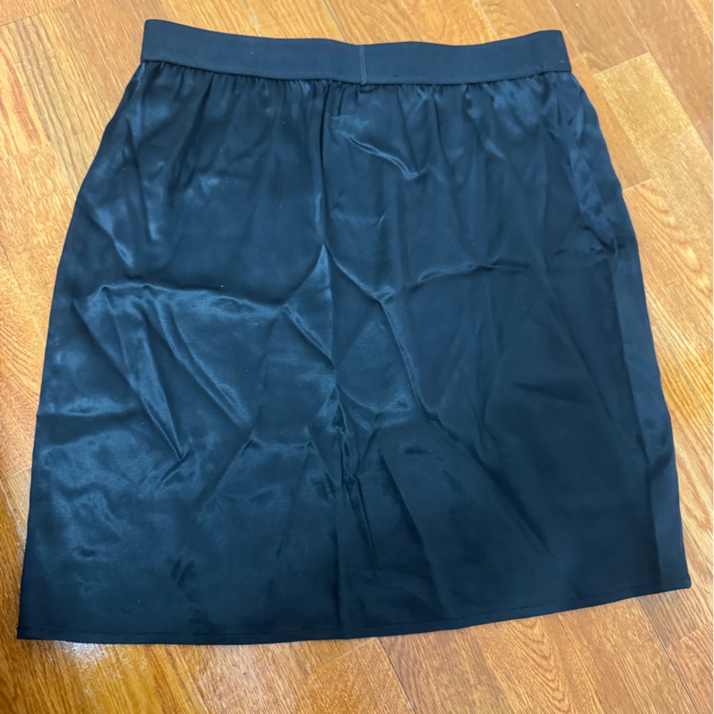 Tom Ford Black Satin Mini Skirt (needs to be ironed) no stains - Picture 5 of 5